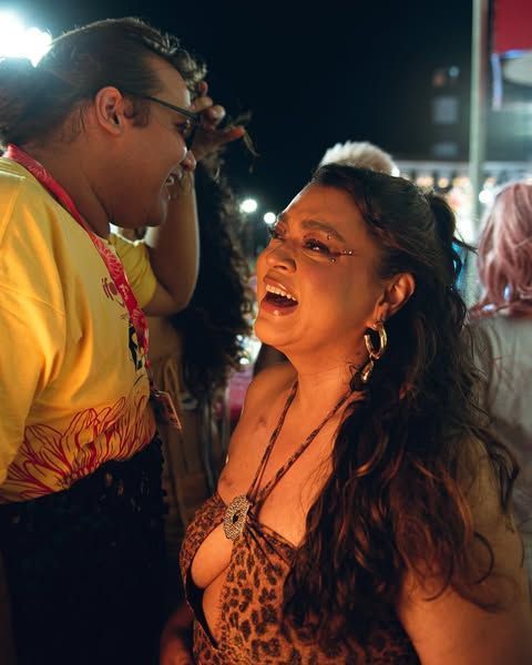 Preta Gil interrompe Carnaval para acompanhar Oscar e Fernanda Torres