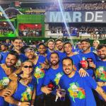'Dibrou': Neymar muda roteiro e curte Carnaval em camarote da Sapucaí