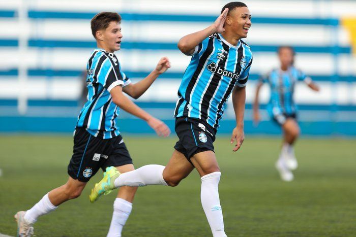 Renato detona emprésarios de jogadores da base do Grêmio: 'Acham que já são o Messi'