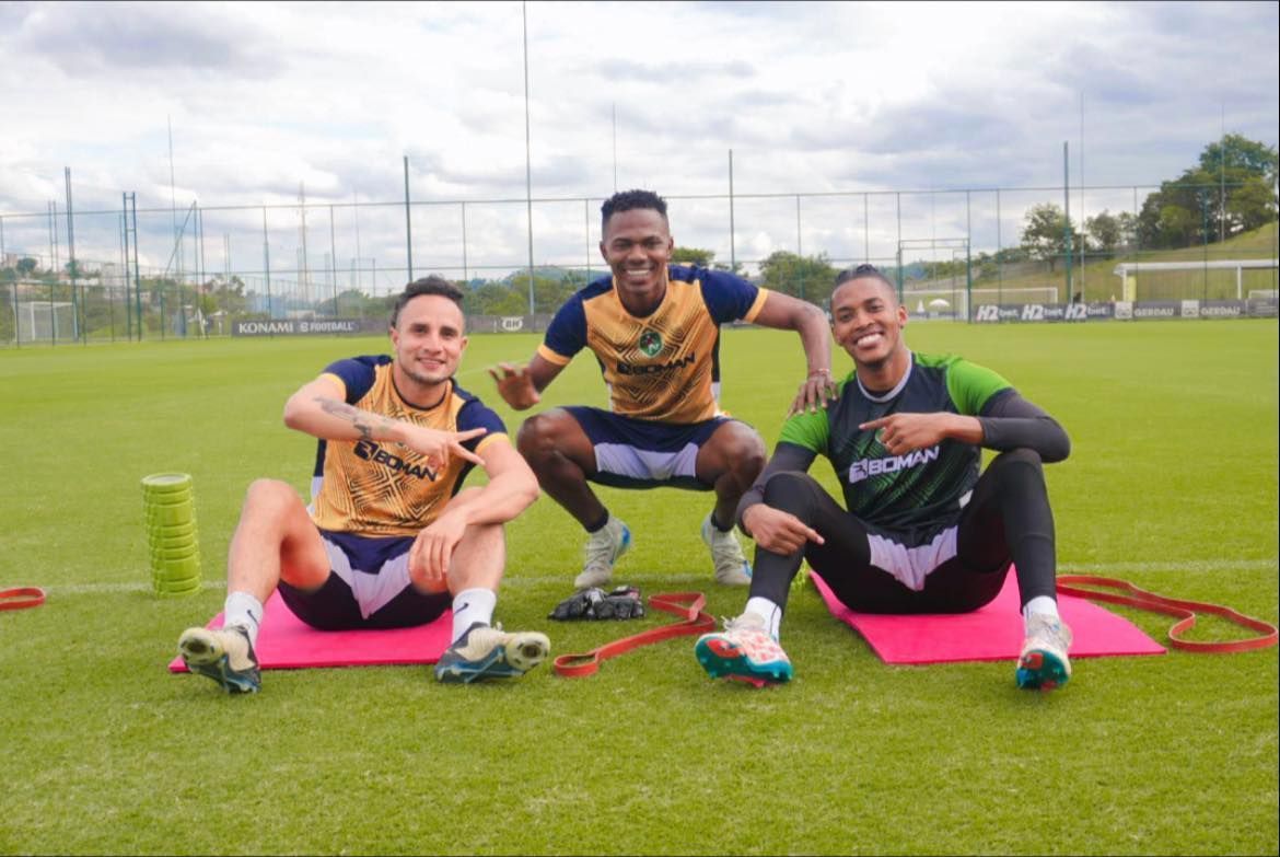 Antes de duelo com Cruzeiro, Mushuc Runa treina e ‘cai no samba’ na Cidade do Galo