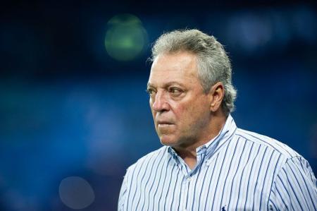 Técnico Abel Braga em partida pelo Cruzeiro no Brasileirão de 2019