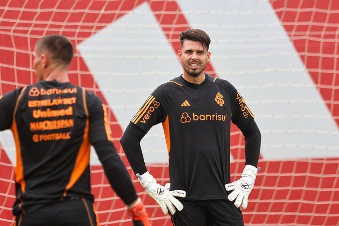 Ivan, goleiro do Inter, passa por cirurgia no joelho após ruptura de ligamento