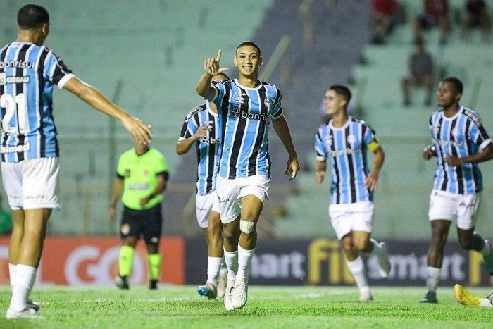 Empresário de Gustavo Nunes nega impasse financeiro para renovação do atleta com Grêmio