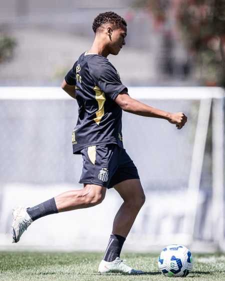 David Nogueira em treino com o profissional do Santos