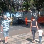 Kombi pega fogo e explode na Av. Afonso Pena, em BH