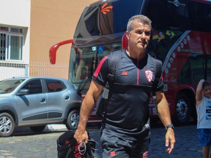 Adversário do Inter no Gauchão demite treinador