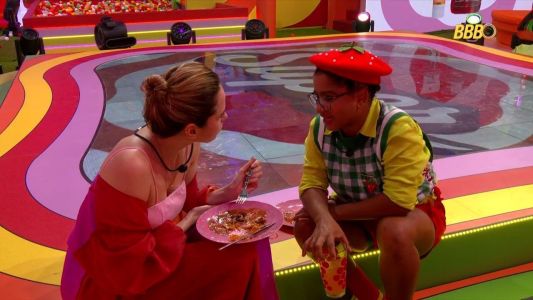 Milena conversa com Ana Paula