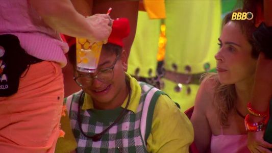 Milena chorou ao ouvir música e se lembrar da irmã