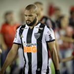 Vitória negocia retorno de volante campeão pelo Atlético