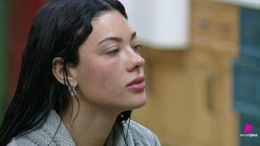 Rayane teria empurrado Saory e se jogado no chão no momento da briga
