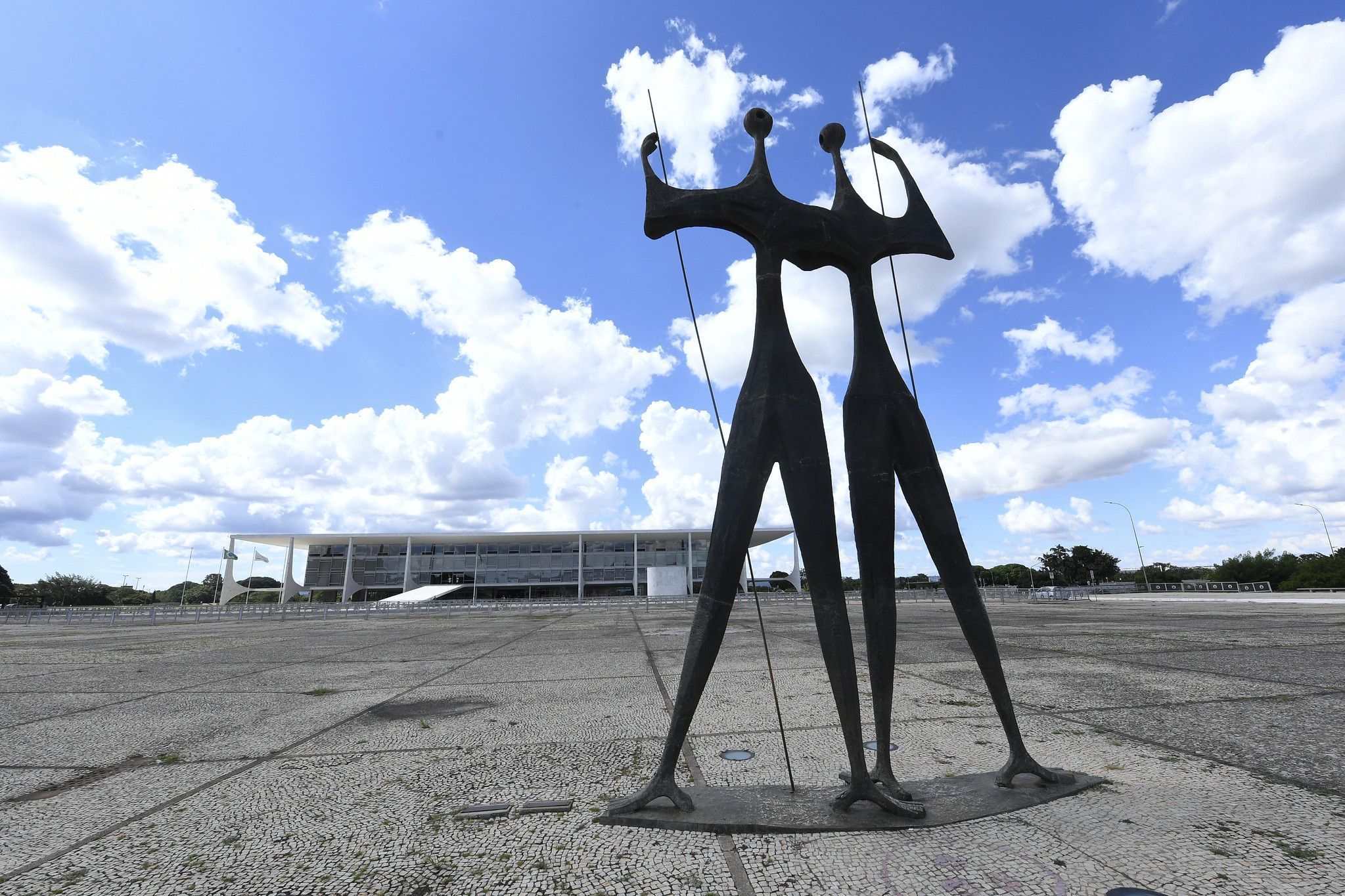 Após Janja criticar conservação, Praça dos Três Poderes será reformada