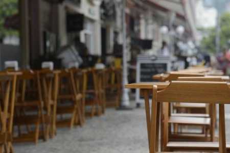 Bares e restaurantes vão à Justiça cobrar da Enel R$ 20 mil por estabelecimento afetado em apagão | CNN Brasil