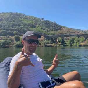 Leonardo Jardim em momento de descanso no Rio Douro, em Portugal