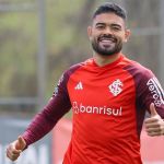 Ex-Palmeiras retorna ao time titular do Inter após quatro meses; veja