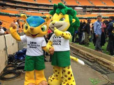 Fuleco e Zakumi, mascotes das Copas de 2014 e 2010