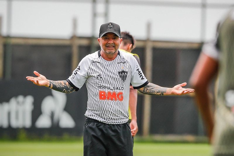 Antes fora dos planos, Sampaoli entra na pauta do Atlético