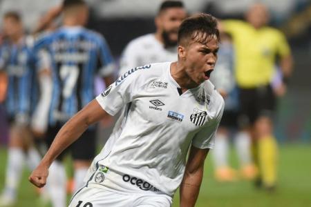 Kaio Jorge em vitória do Santos diante do Grêmio em 2020