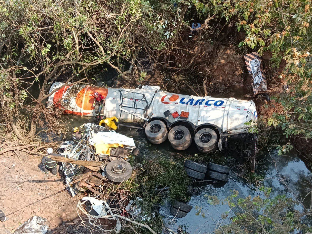Estrela do Sul (MG) completa 24 horas sem água devido a derramamento de óleo diesel em rio