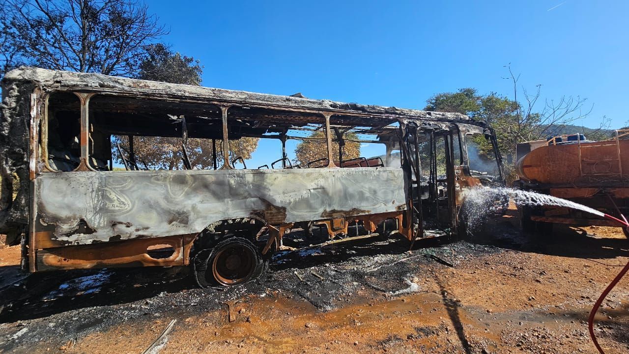 Motorista salva estudantes de incêndio em ônibus escolar no interior de Minas