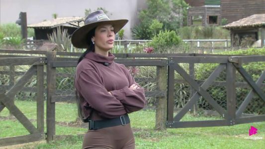 Rayane e Carol discutiram feio em A Fazenda 17