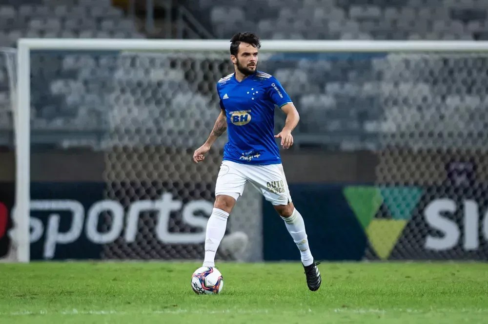 Clube mineiro anuncia contratação de ex-Cruzeiro para a disputa do Estadual