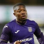 Atacante belga acertado com o Grêmio inicia viagem para o Brasil