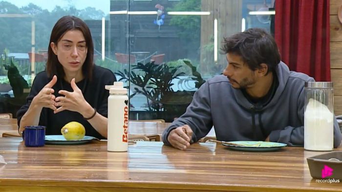 Michelle e Shia conversam sobre o que aconteceu entre eles