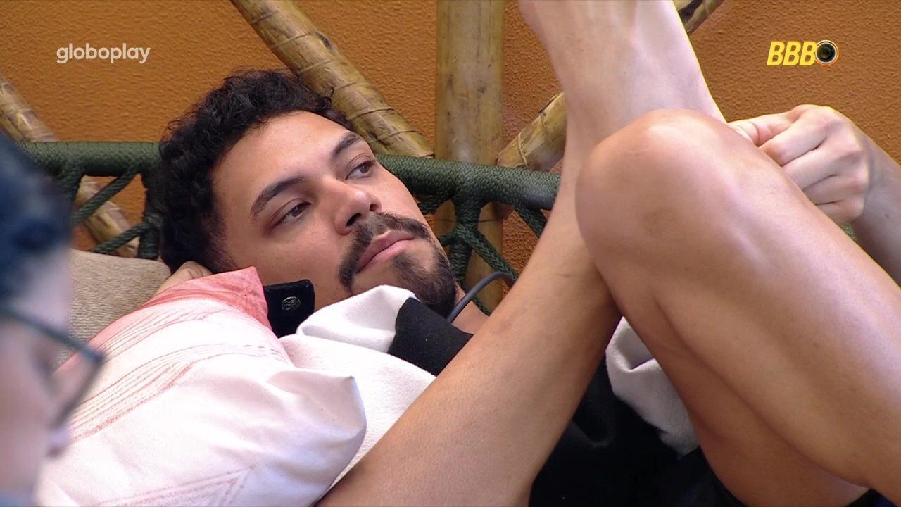 Vinícius faz descoberta sobre campeão do BBB 25 após falas de Tadeu Schmidt