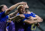 Meia ex-Cruzeiro é anunciado por clube do Sul