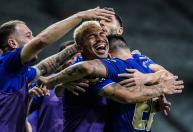 Meia ex-Cruzeiro é anunciado por clube do Sul