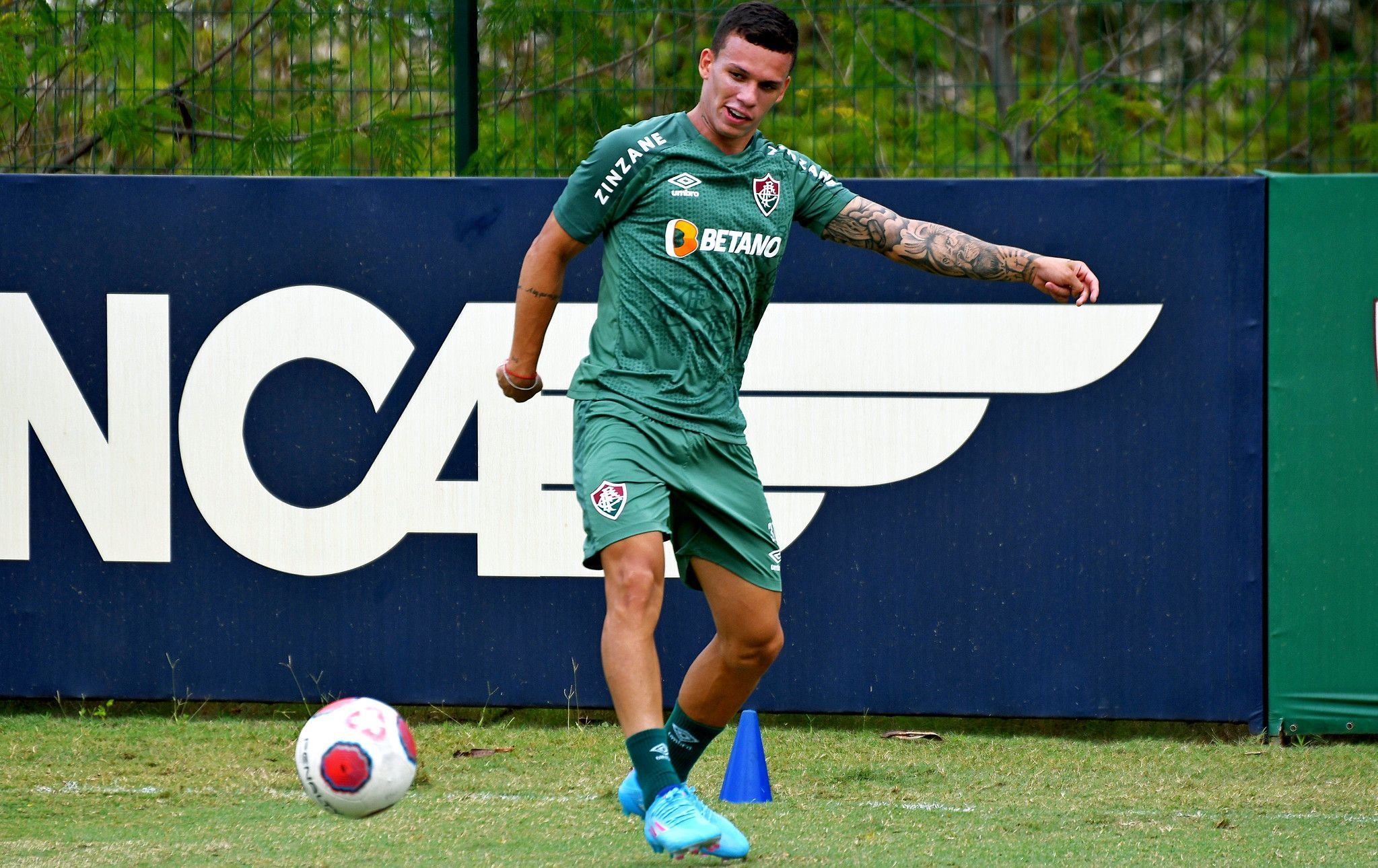 Destaque nos Estados Unidos, Calegari se recupera no Fluminense e será usado em 2024