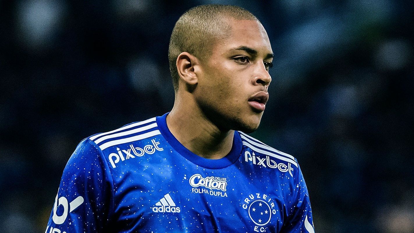 Cruzeiro receberá valor milionário por acerto de Vitor Roque com Palmeiras