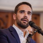 Governador do RS, Eduardo Leite, concede entrevista exclusiva e ao vivo à Itatiaia; assista