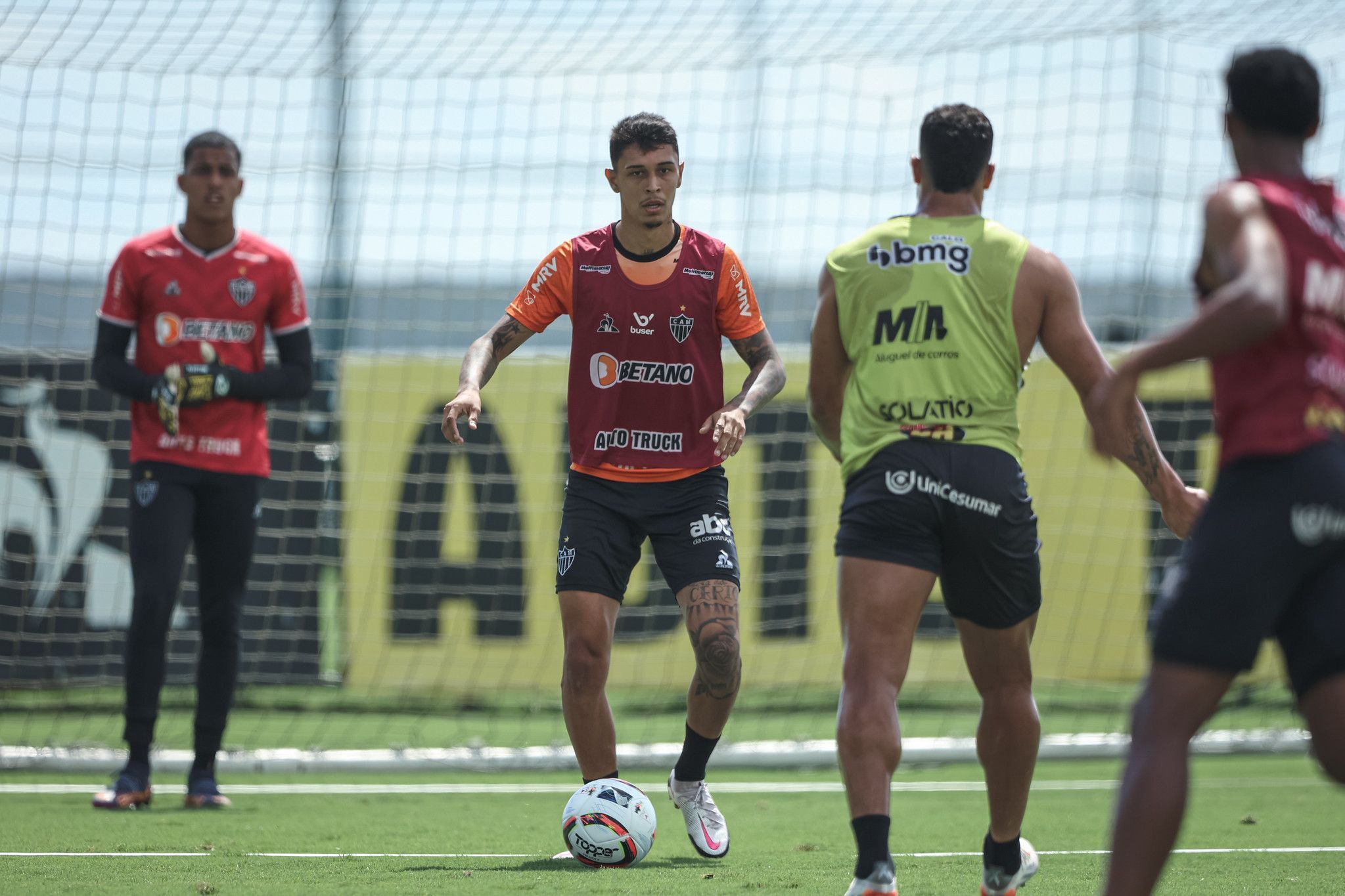 Suspenso do futebol por apostas, ex-Atlético faz apelo por pai hospitalizado