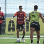 Suspenso do futebol por apostas, ex-Atlético faz apelo por pai hospitalizado
