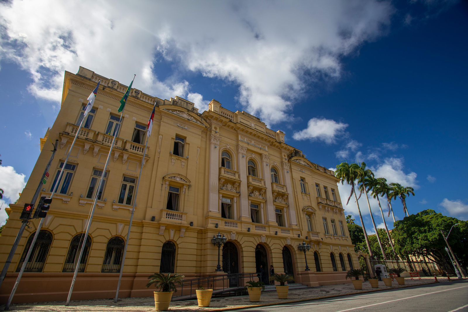 Concurso Unificado de Pernambuco tem 460 vagas e salários de até R$ 11,3 mil