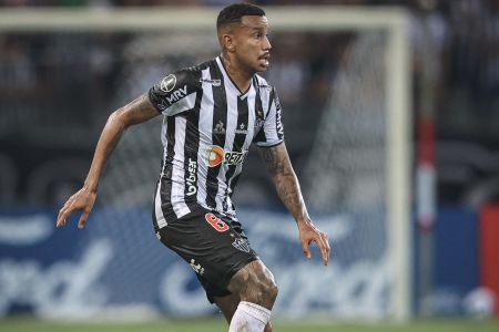 Jair em ação pelo Atlético, em 2022