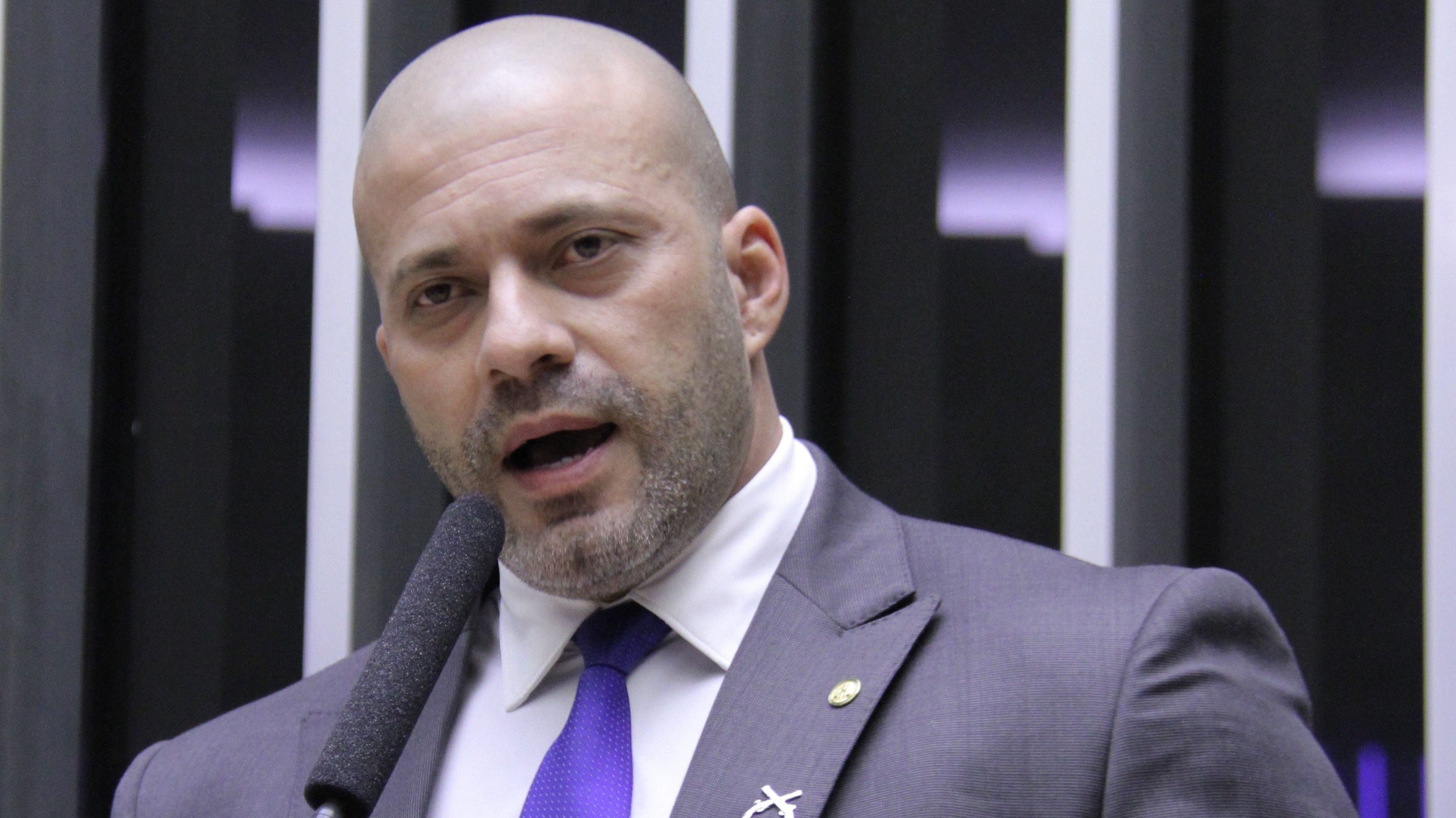 Defesa de Daniel Silveira pede a Moraes, pela 9ª vez, aplicação de indulto de Lula