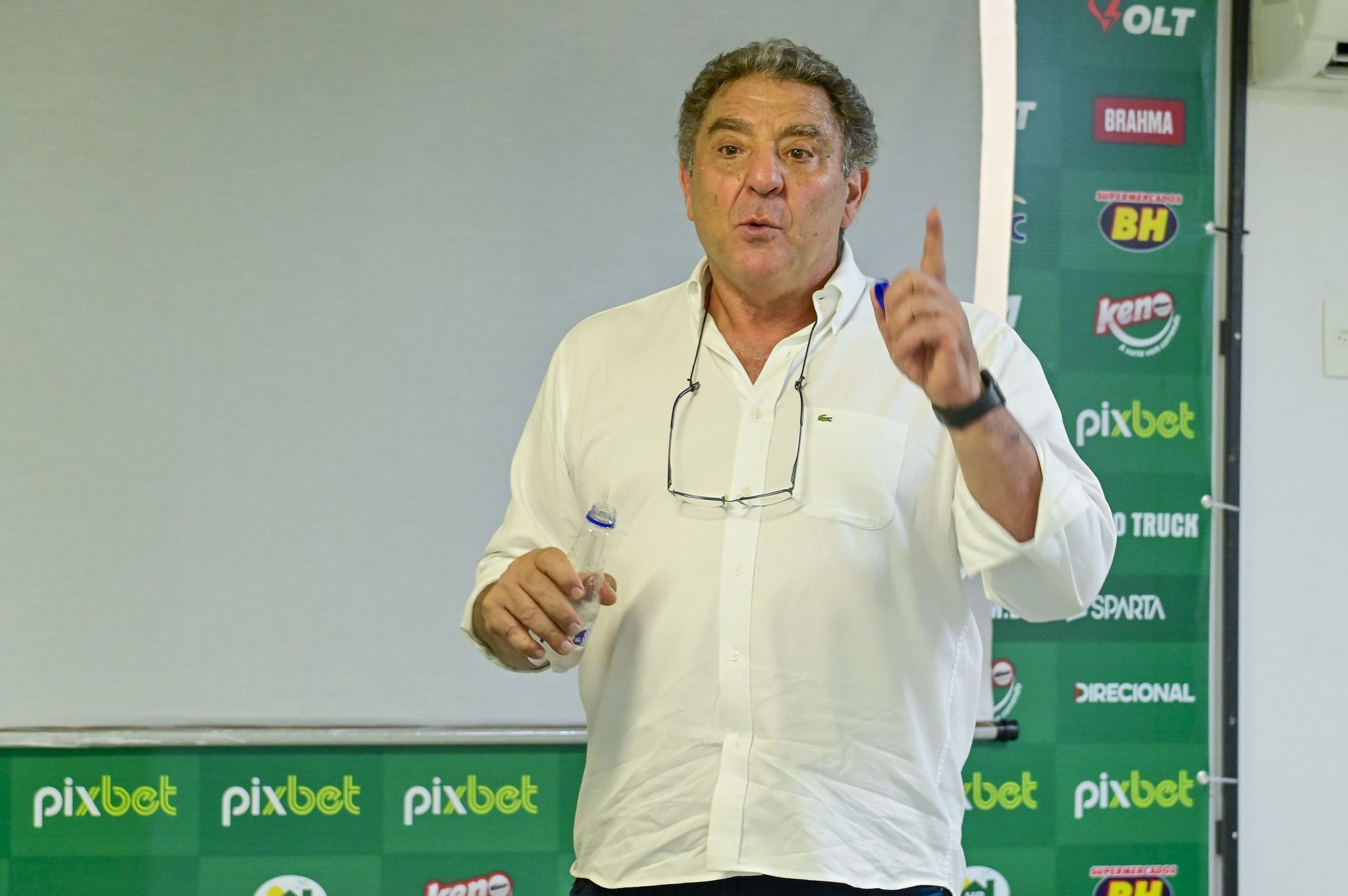Marcus Salum confirma técnicos cotados para assumir o América