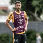 Náutico acerta a contratação de zagueiro emprestado pelo Santos