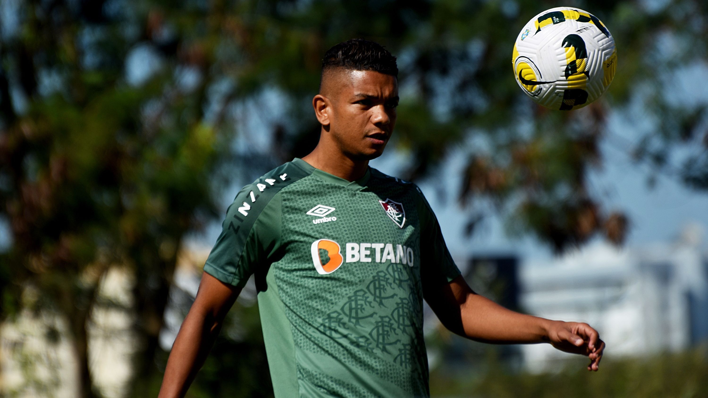 Ainda sem acerto para deixar o Fluminense, David Braz pode ampliar contrato