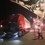 São Paulo dá 'spoiler' de novo uniforme em ônibus do time