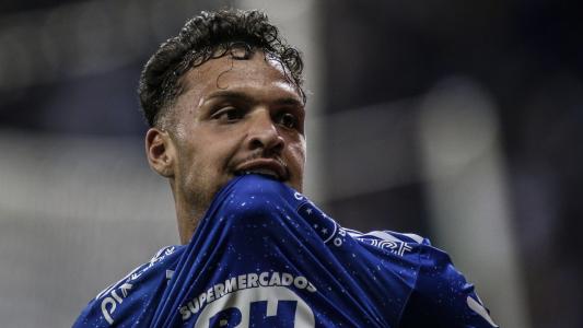Daniel Júnior comemora gol pelo Cruzeiro na Série B de 2022
