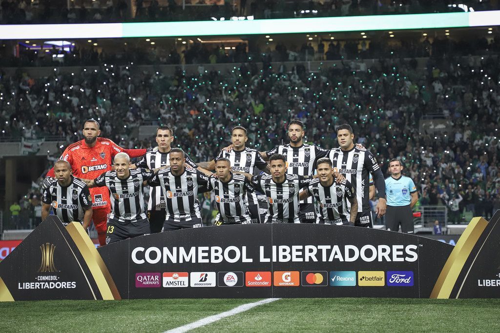 Jair, do Vasco, recebe mensagem de ex-companheiro de Atlético após grave lesão
