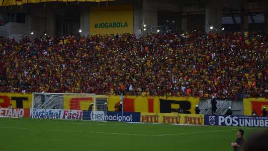 Torcida do Sport nas arquibancadas da Arena de Pernambuco