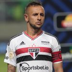 Presidente do São Paulo confirma chegada de Rafinha para cargo na diretoria