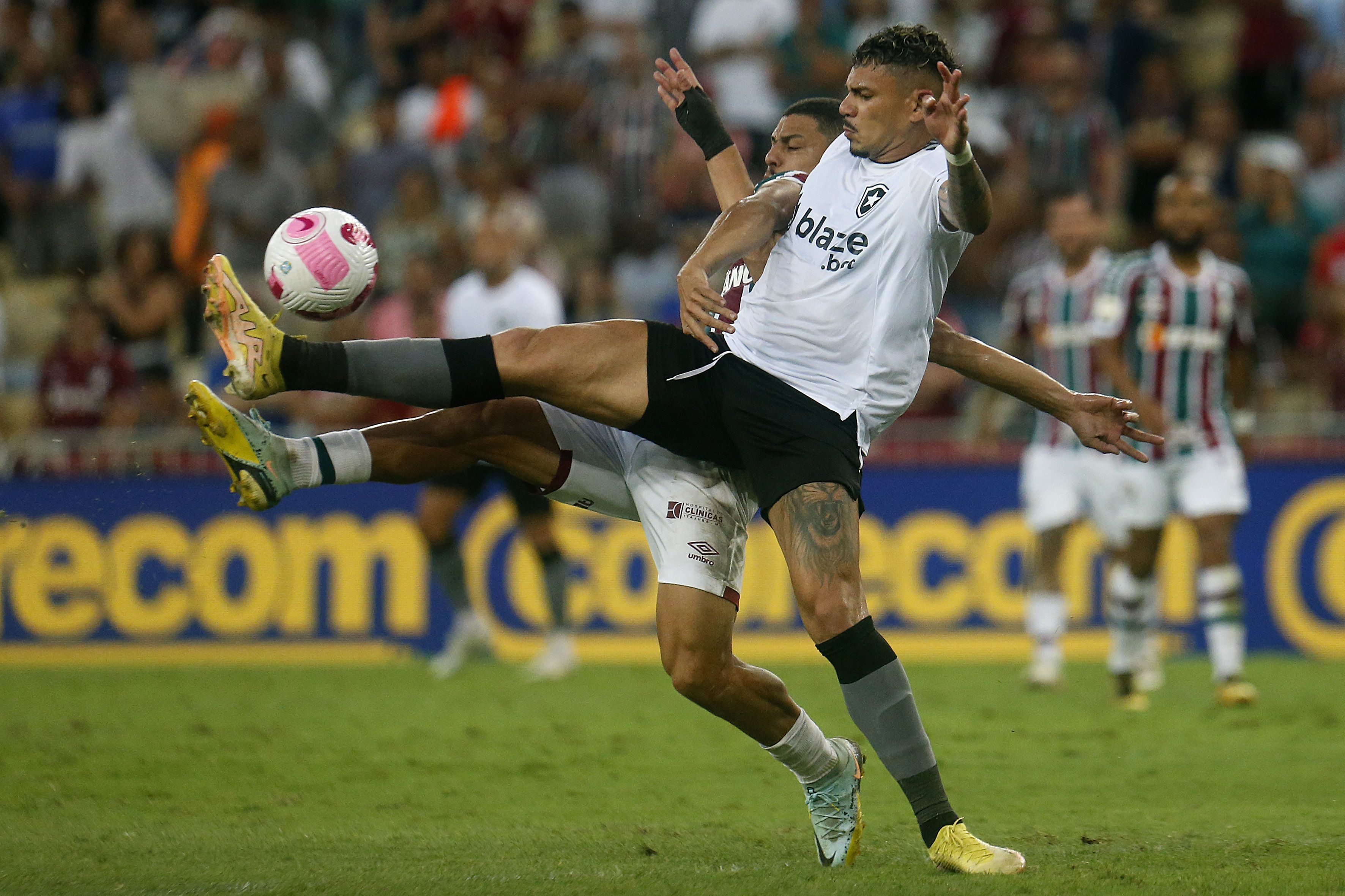 Fluminense e Botafogo fazem clássico decisivo no Campeonato Carioca