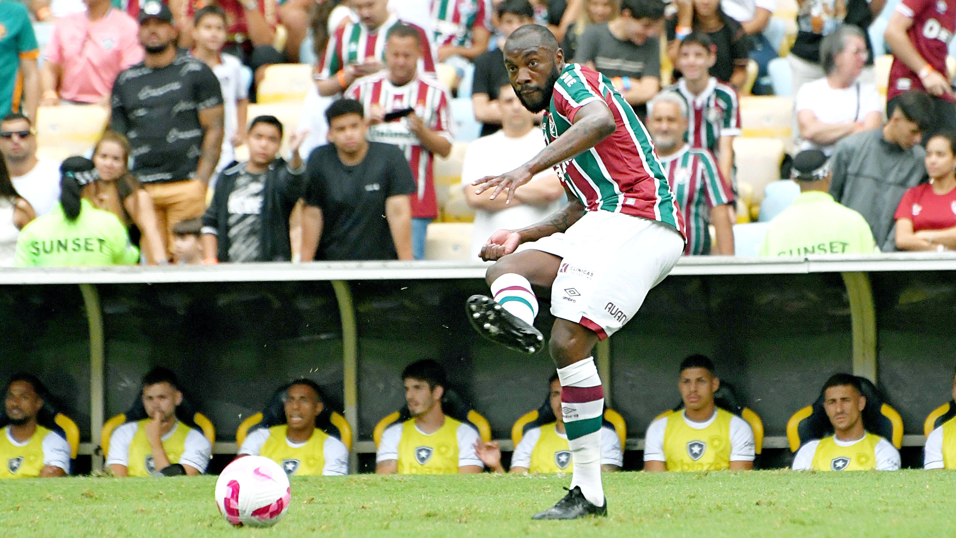 Fluminense inicia conversas para renovar com Manoel por mais uma temporada