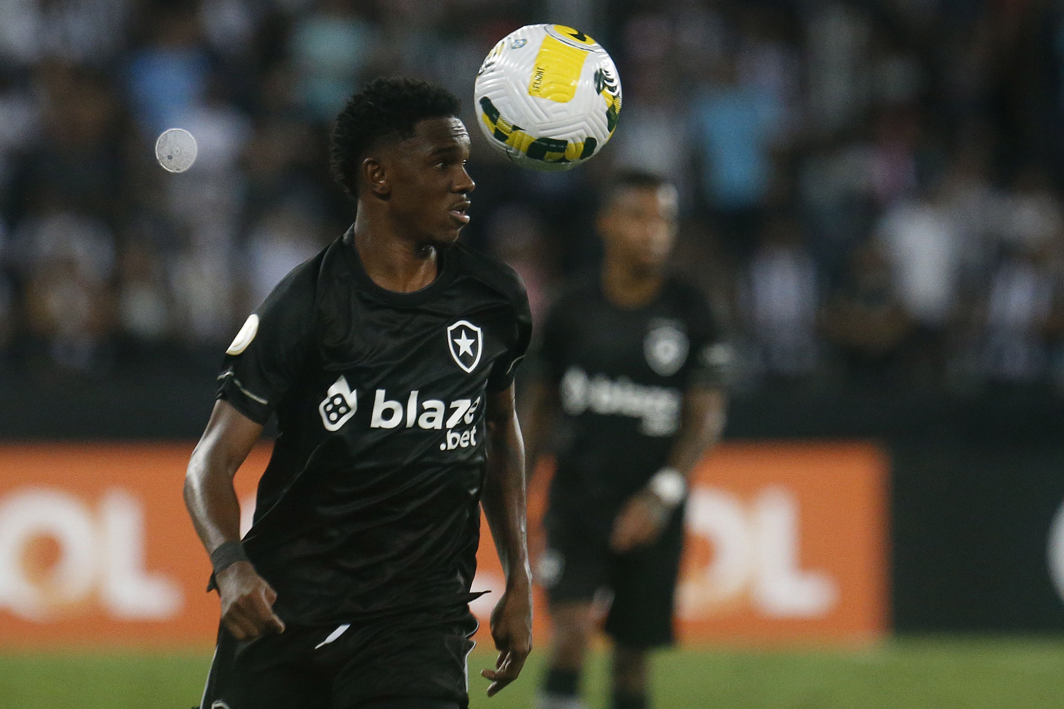 Botafogo encaminha retorno de Jeffinho, do Lyon, para a Libertadores