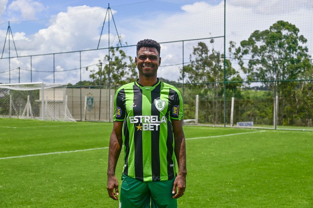 Clube da Série B anuncia contratação de zagueiro rebaixado com o América